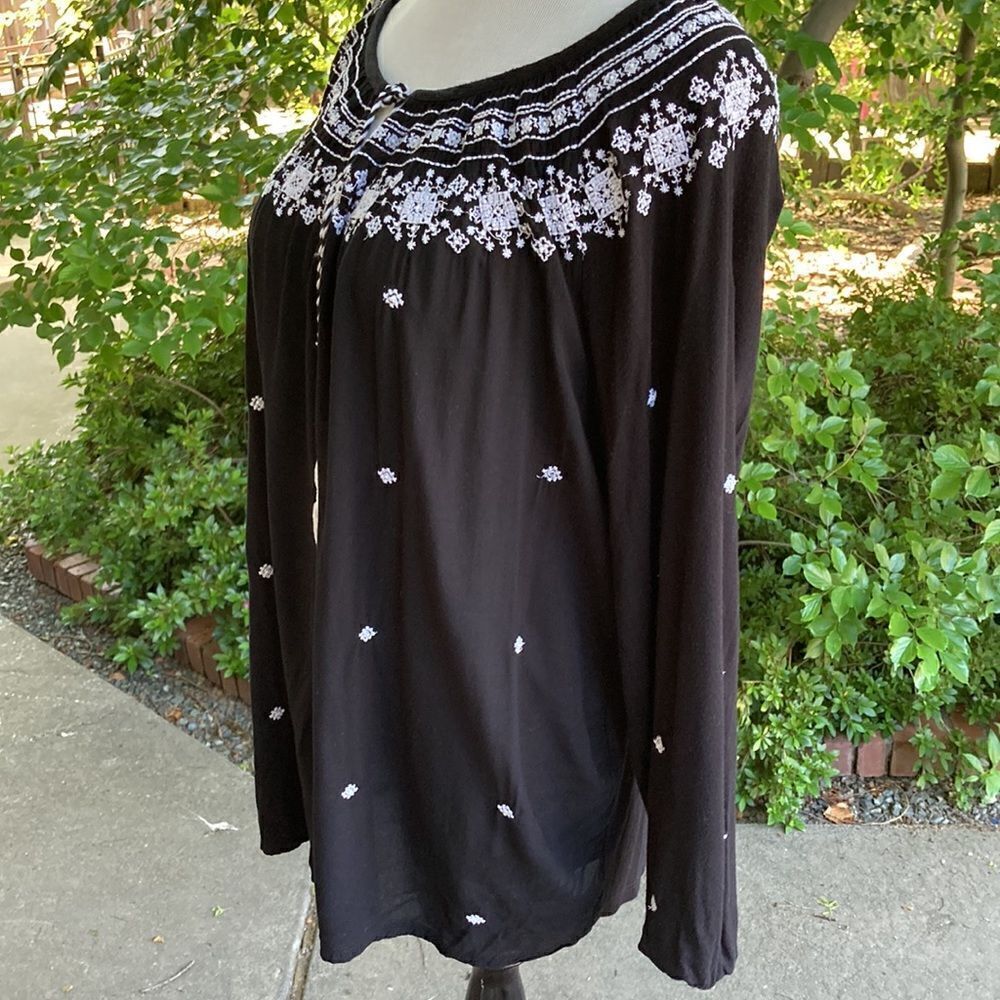 I•N•C Bohemian Long Sleeve Embellished Black & White Pheasant Top Size 1X - Picture 3 of 11
